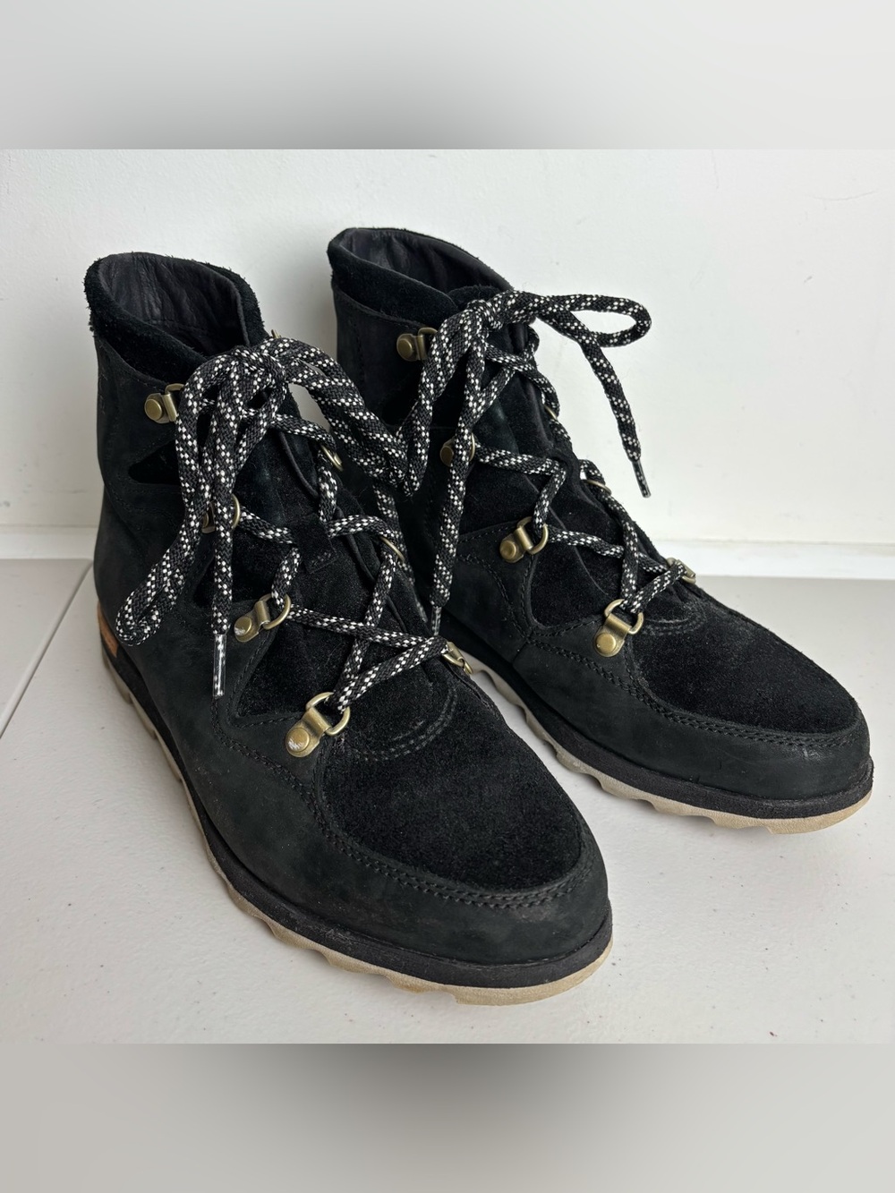 Sorel Sneakchic Boots Women’s 8 Leather Lace-Up